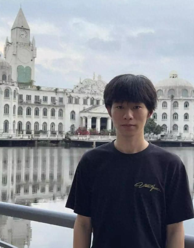 “脚趾被掰折，肋骨戳进内脏”，河南小伙被骗至缅北，两次逃跑失败，遭受非人折磨！赎金从10万加到100万，女友奔走两月只求活着！