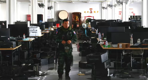 缅甸诈骗园区暴动！疑中国籍头目拒回国？900中国人纵火对抗，缅军不敢硬闯？