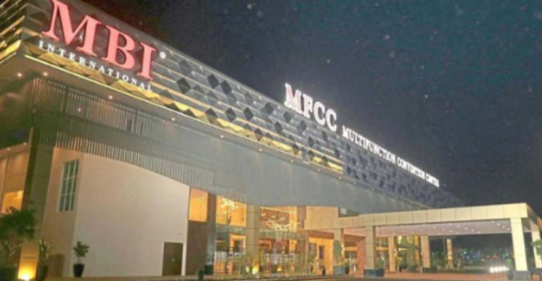 马来西亚爆发激烈游行示威！约200万中国公民受骗，数千人穿黑衣，围堵街道！中马联手，逮捕金融诈骗犯！